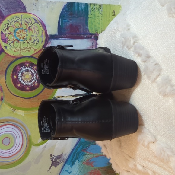 Arizona Cadman Women's Bootie Black Nwot SZ 7.5 - Picture 6 of 9